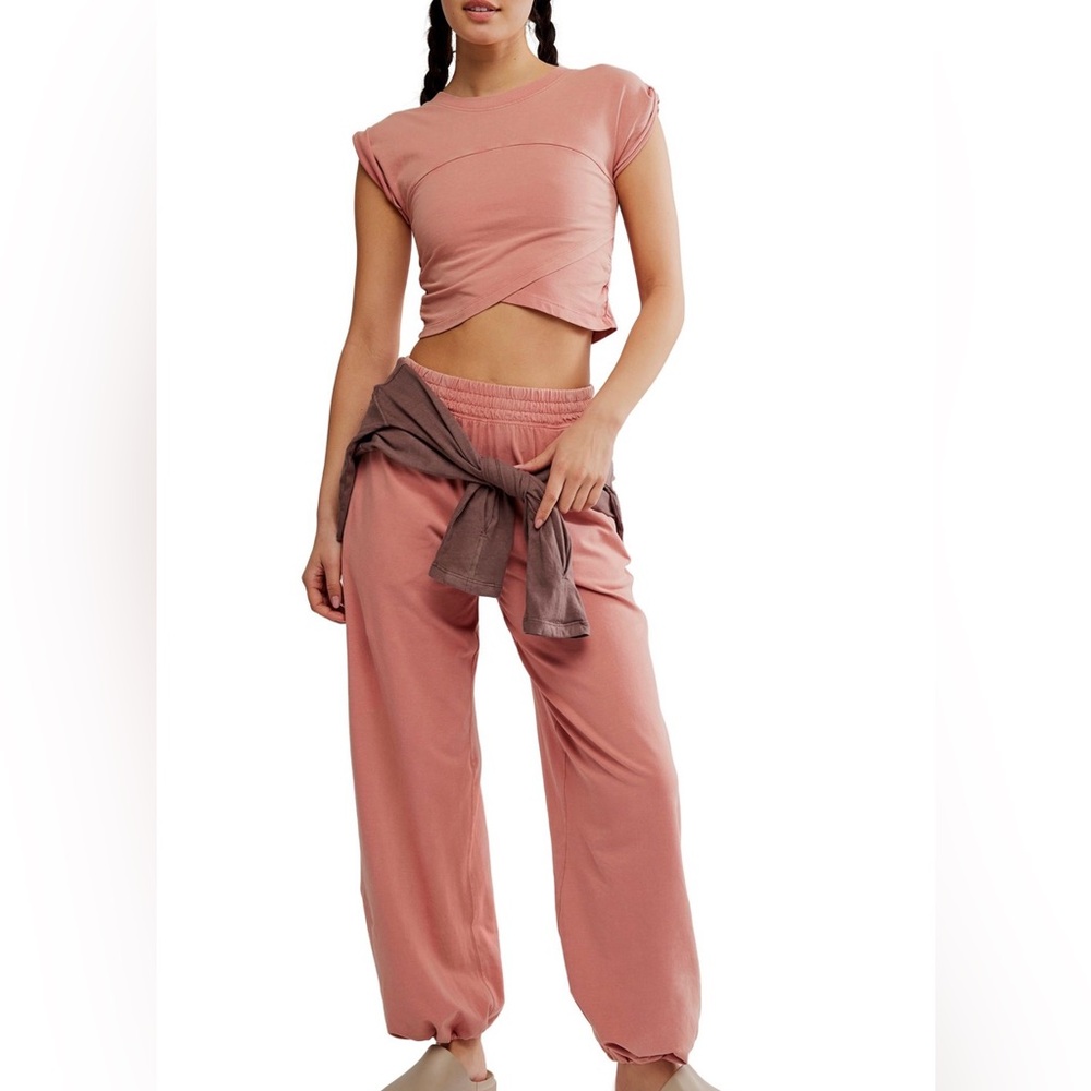 FP Movement crossover set in petal